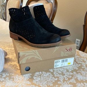 Sofft “Brinkley” genuine black suede booties NIB